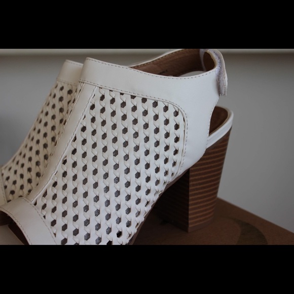 Charlotte Russe White Weave Heels- Size 8 - Picture 4 of 6